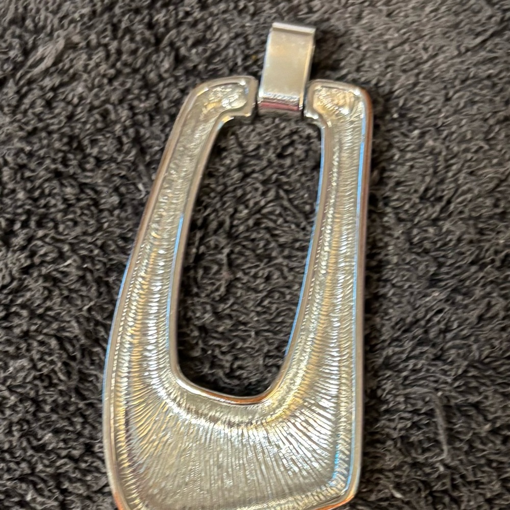 Elegant Silver Pendant - Picture 2 of 2